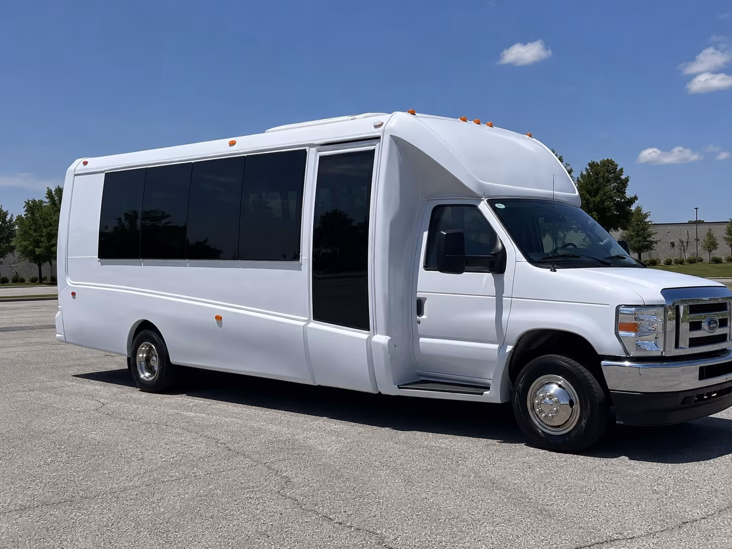 bachelor and bachelorette buses for nashville honky tonk crawls and late nights