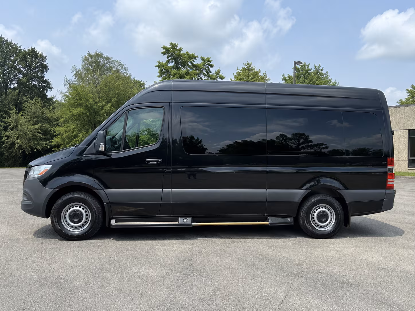 employee shuttle buses for nashville s growing business districts