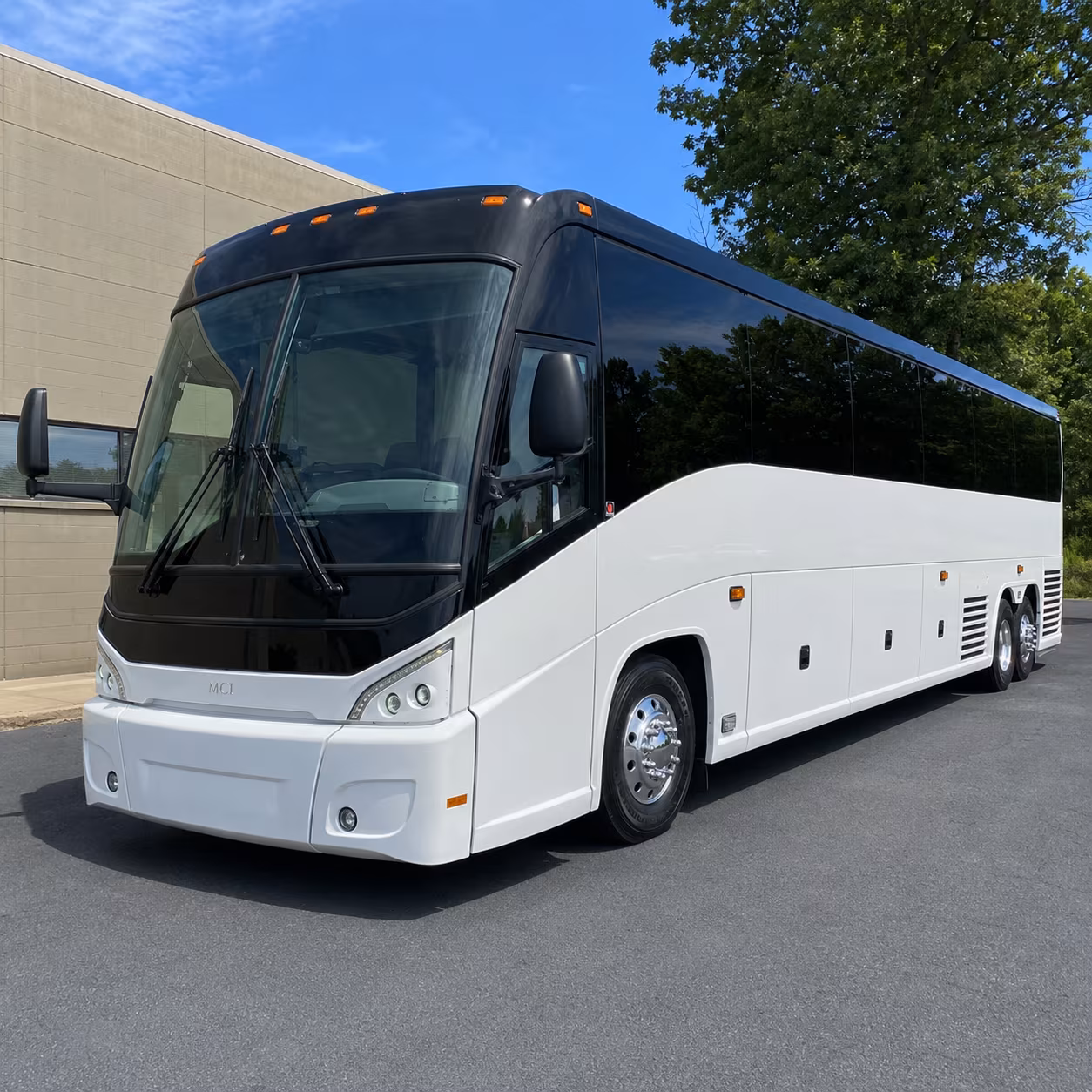 long distance charter buses for nashville fans traveling to away games