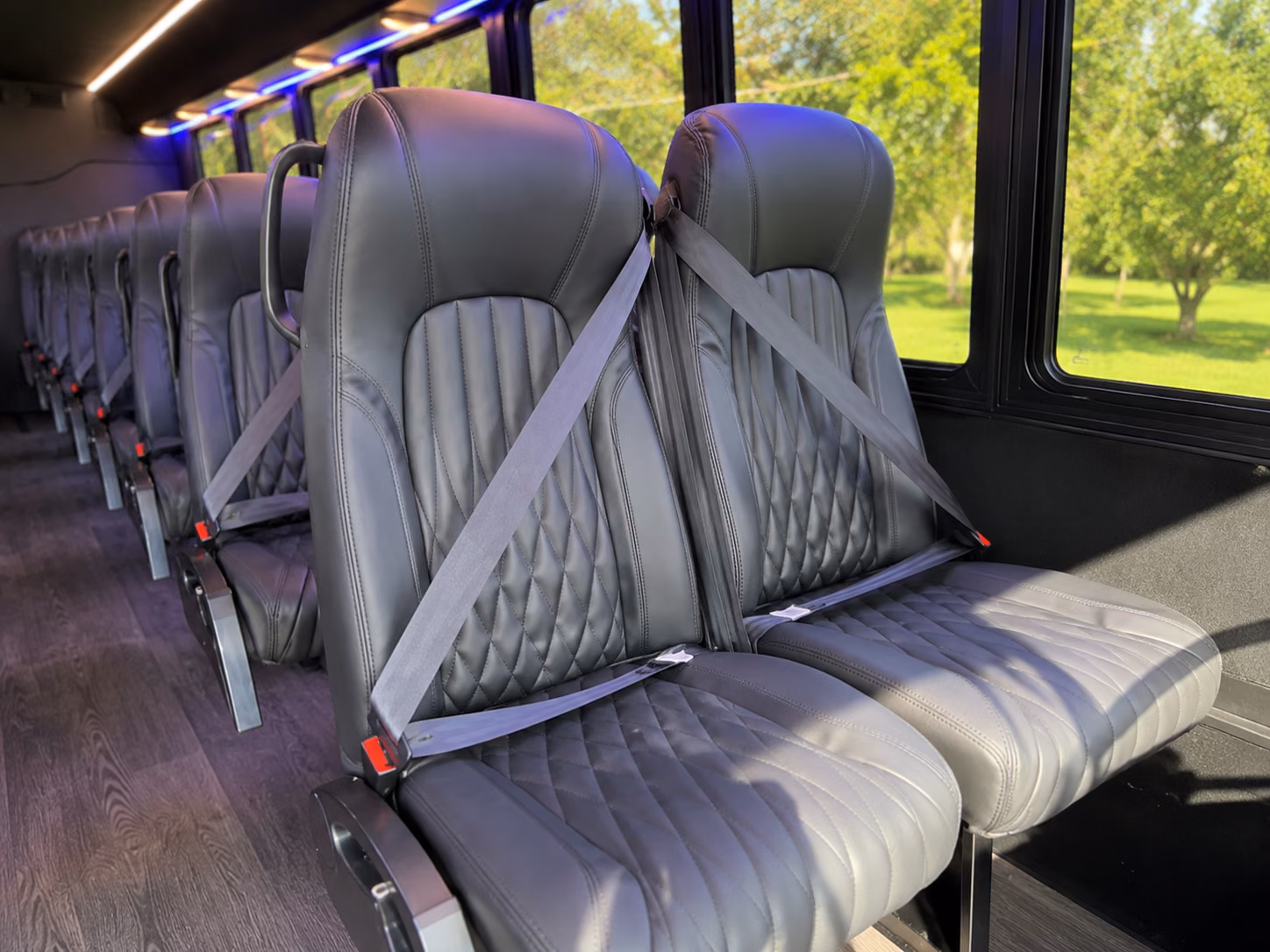 minibus rentals for nashville area prom groups
