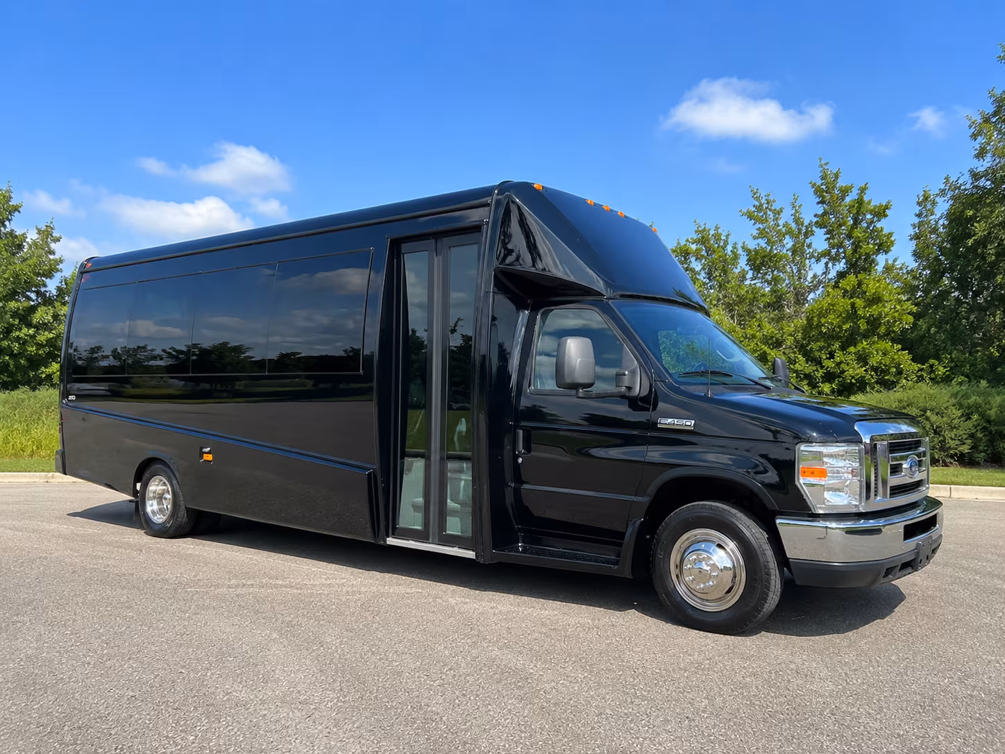 minibus wine tour rentals for small groups heading to tennessee whiskey country
