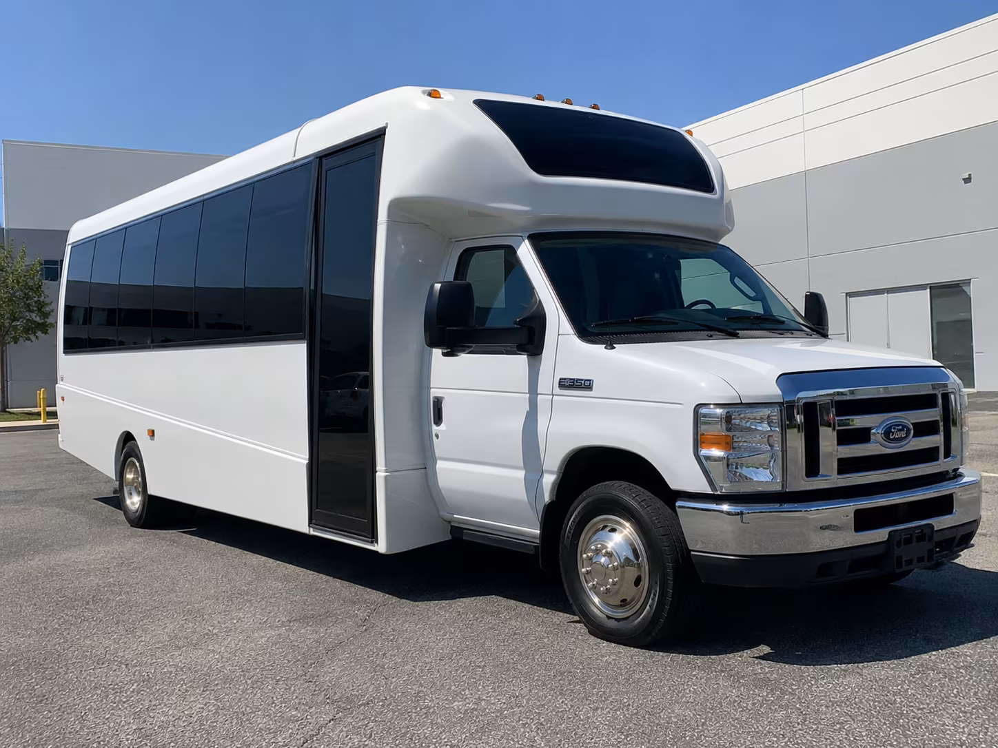 minibuses for nashville zoo and nature based field trips