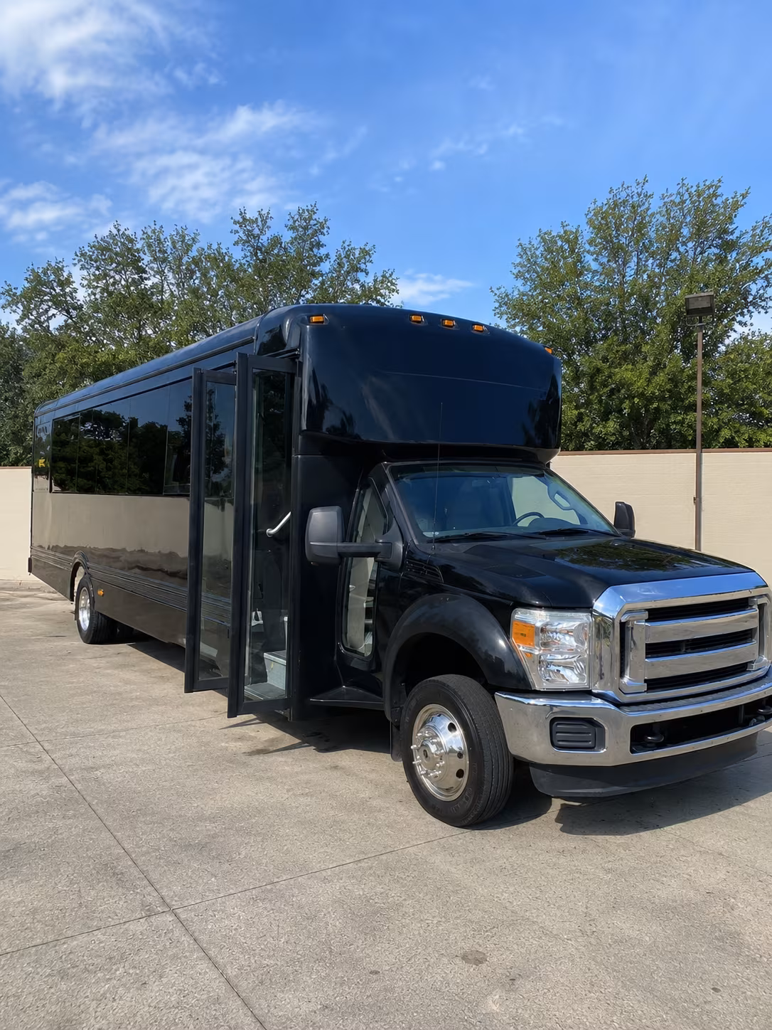 nashville superspeedway and racing event bus rentals
